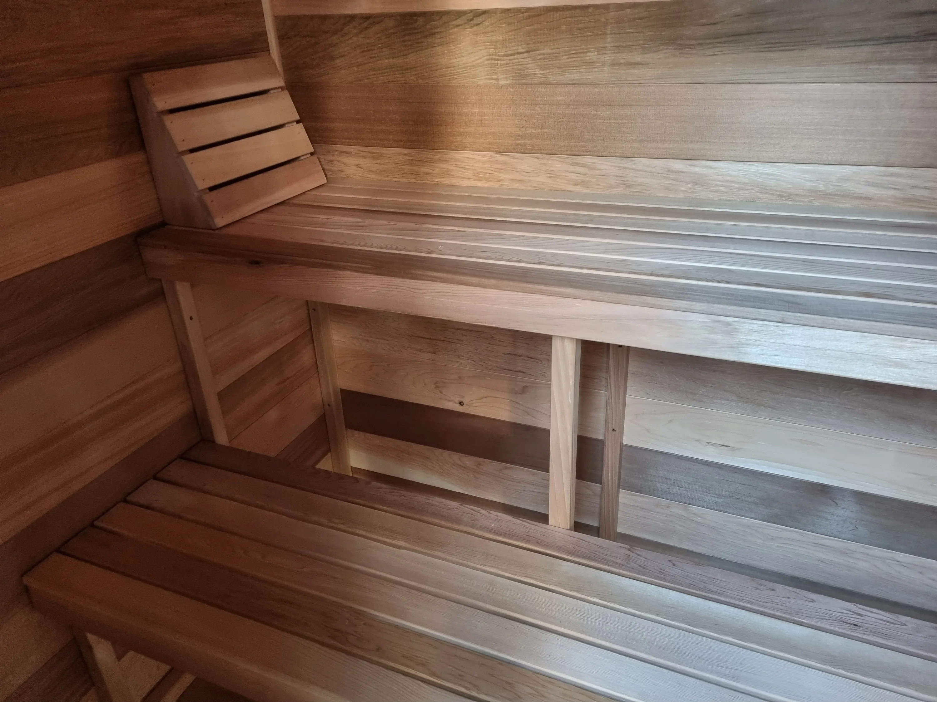 Timber bench with backrest inside the cabin